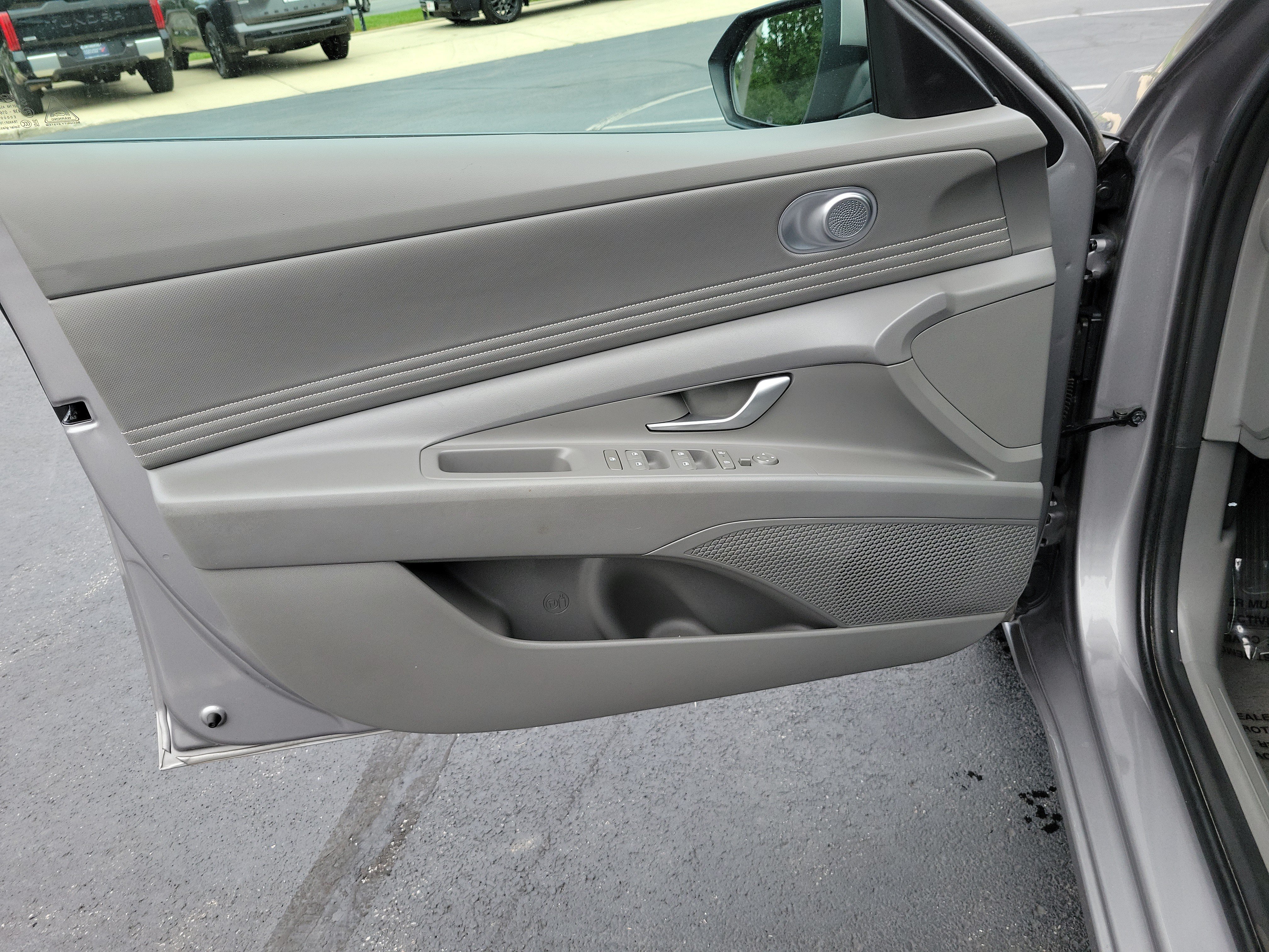 Used 2025 Hyundai Elantra SEL FWD image 16