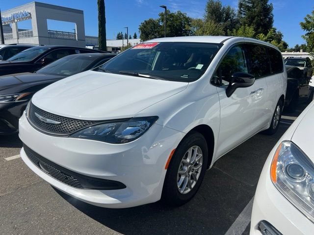 Used 2024 Chrysler Voyager LX FWD image 1