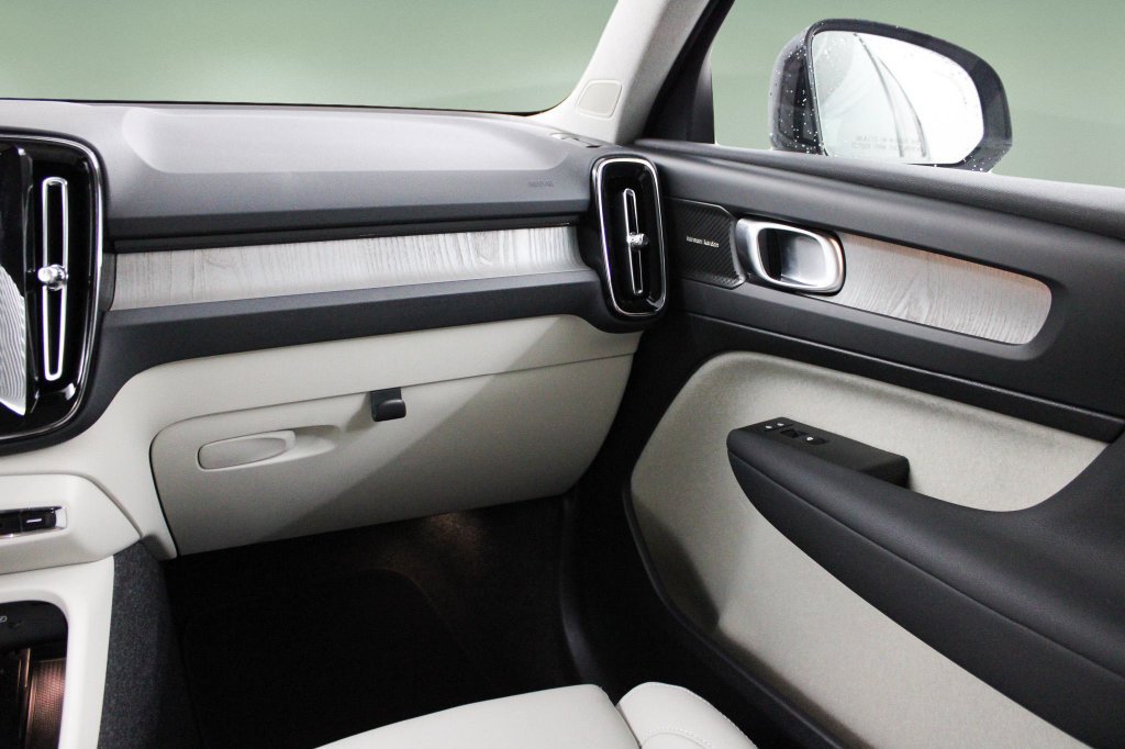 Used 2025 Volvo XC40 B5 Ultra AWD/4WD image 20