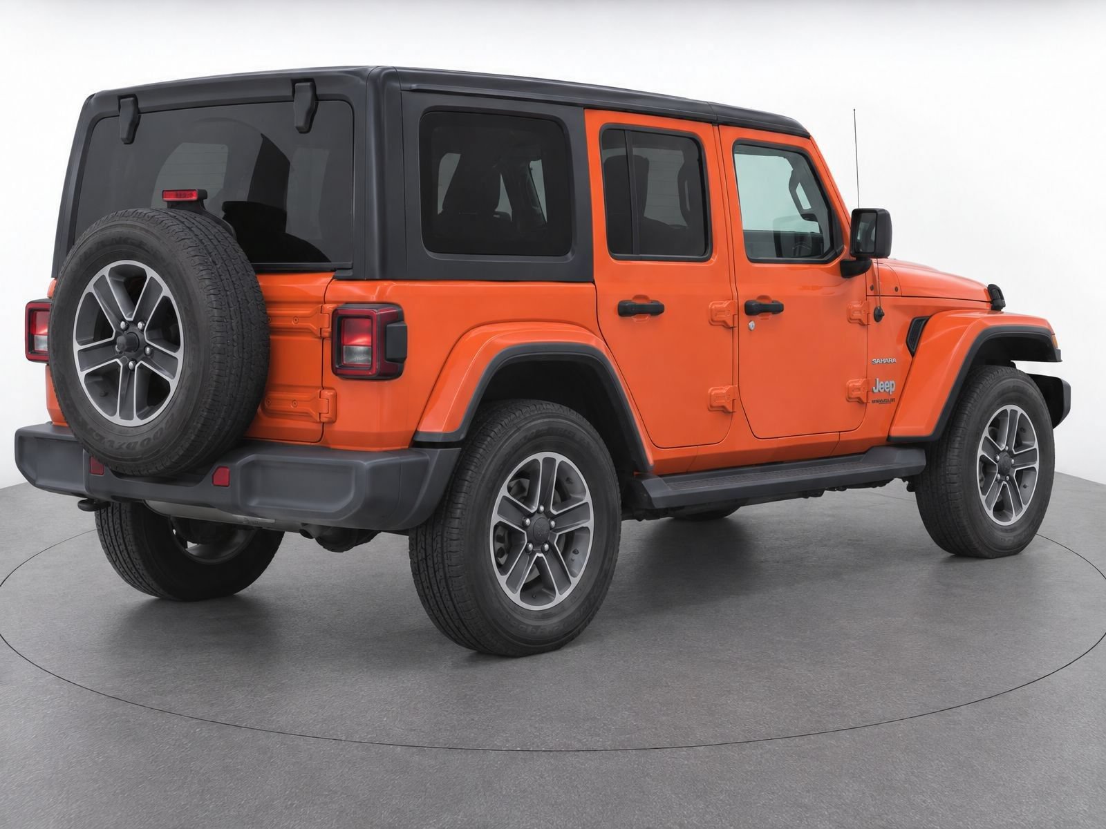 Used 2023 Jeep Wrangler Unlimited Sahara AWD/4WD image 3