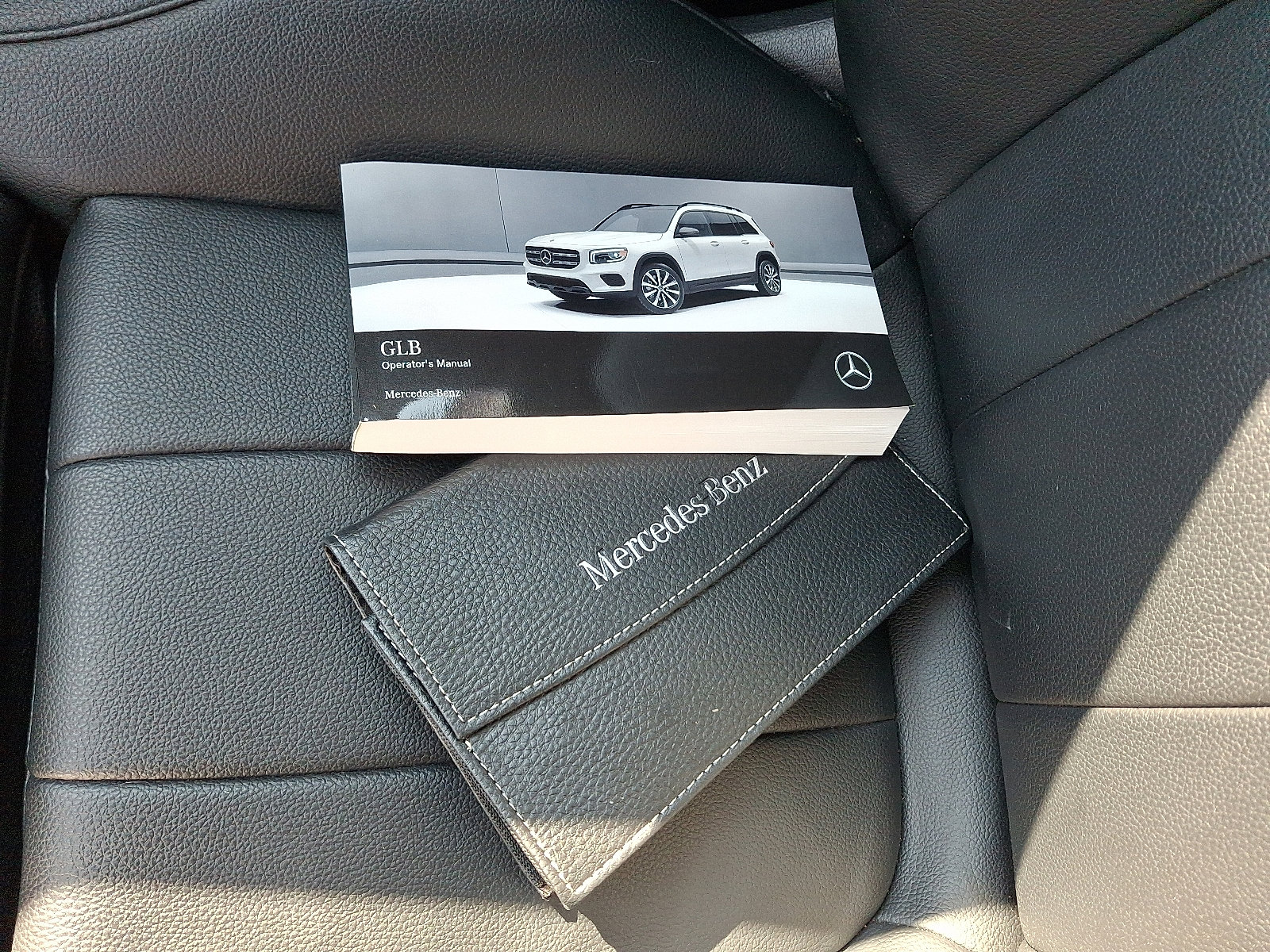 Used 2020 Mercedes-Benz GLB 250 4MATIC w/ Premium Package image 27