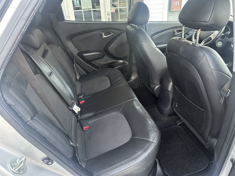 Used 2011 Hyundai Tucson GLS FWD image 14
