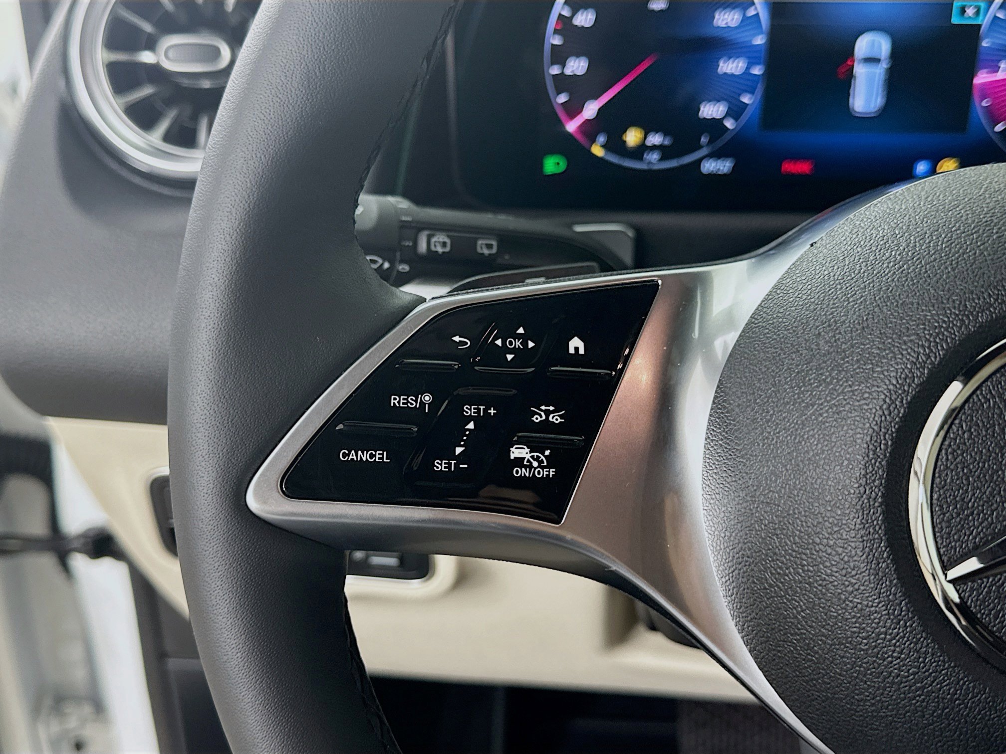 Certified 2025 Mercedes-Benz GLB 250 4MATIC image 12