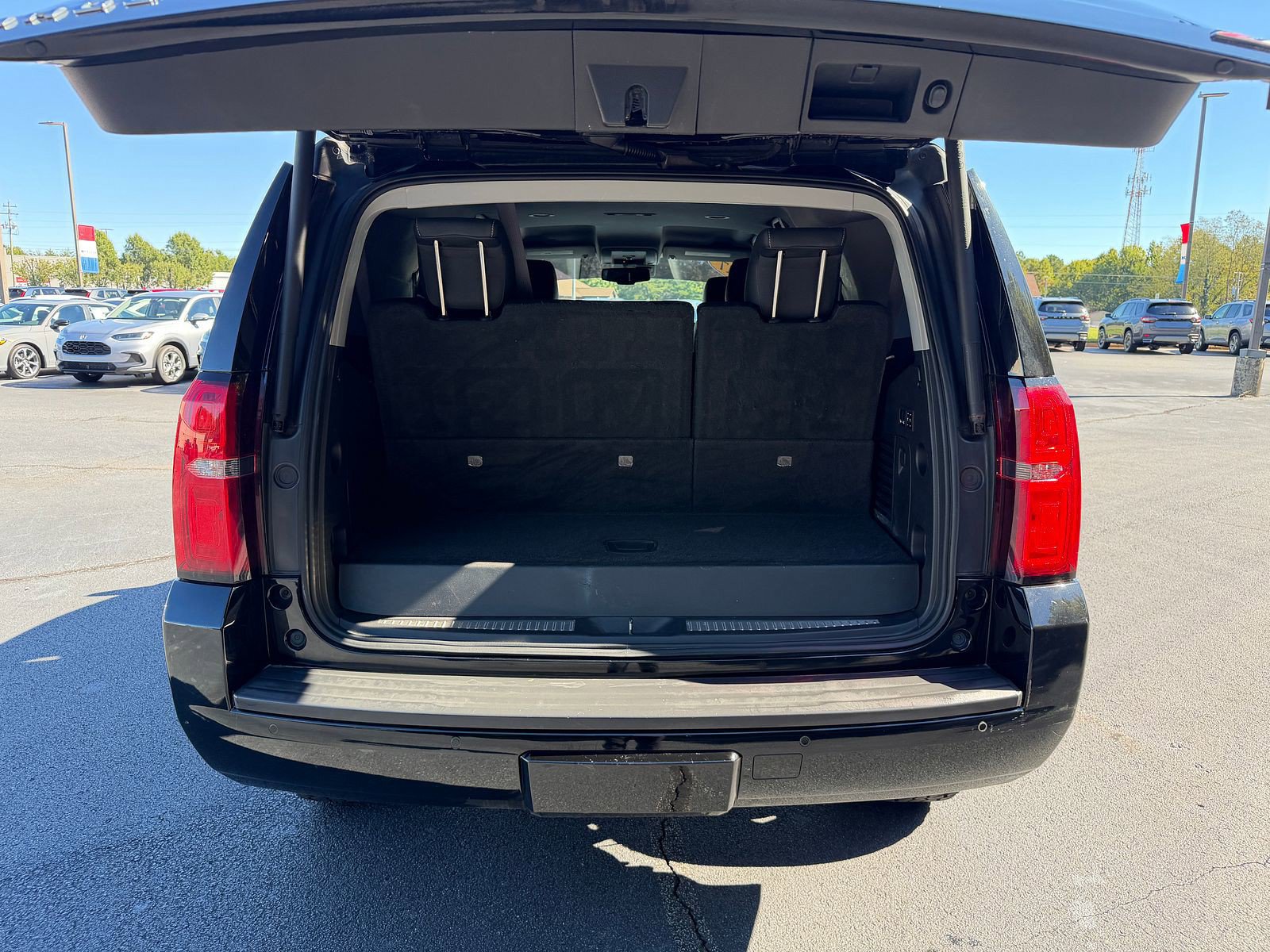Used 2017 Chevrolet Tahoe LT w/ Luxury Package AWD/4WD image 8