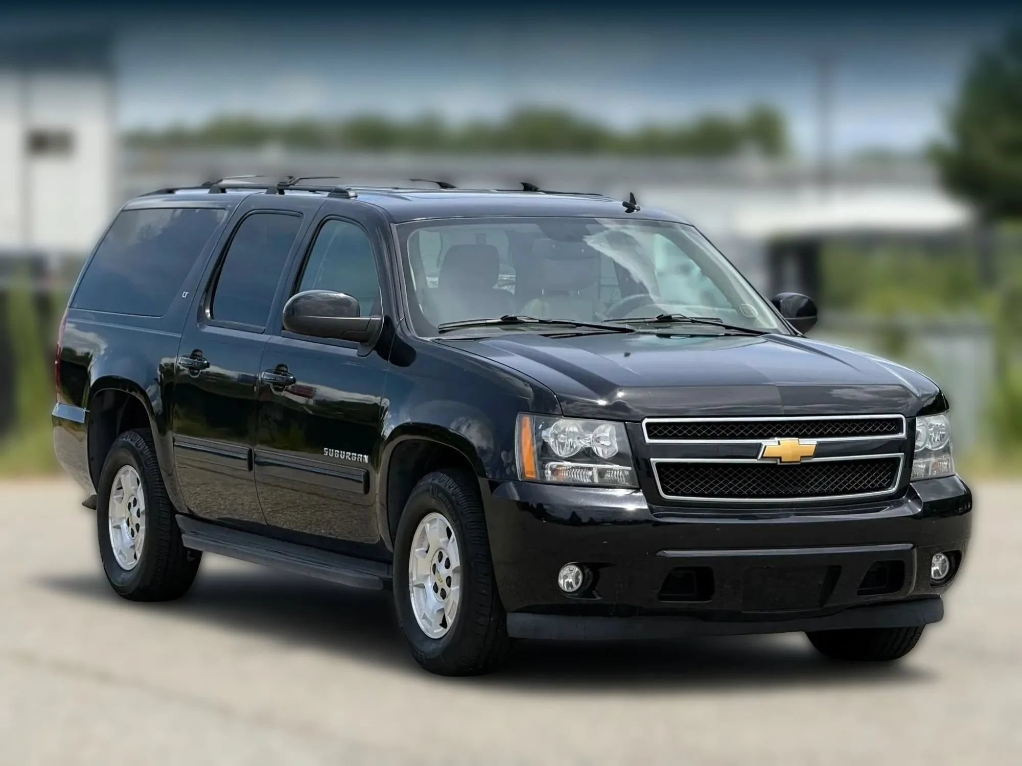 Used 2014 Chevrolet Suburban LT RWD image 1
