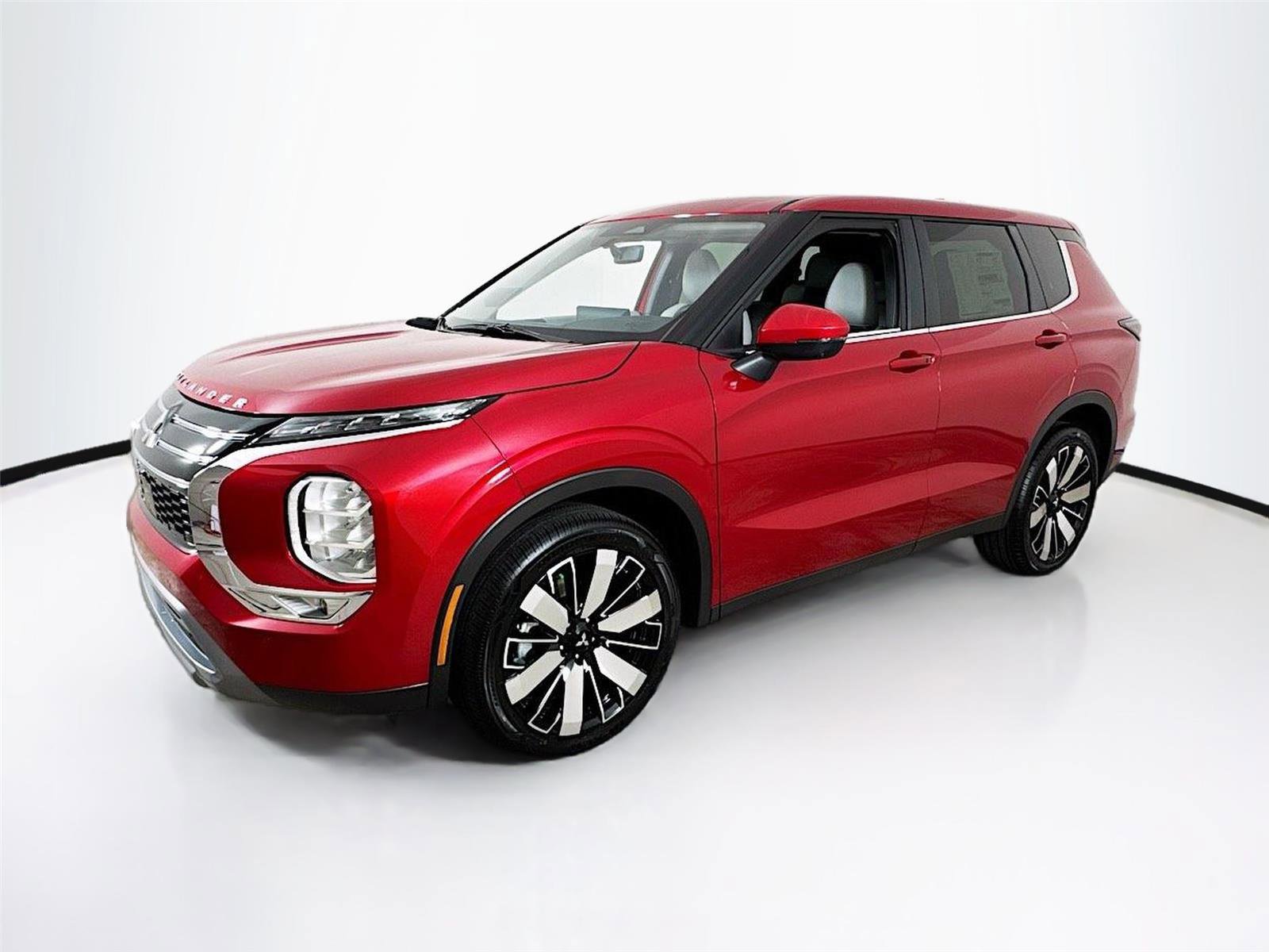 New 2025 Mitsubishi Outlander SE image 3