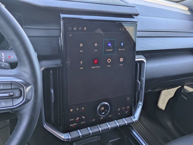 Used 2025 GMC Acadia Elevation w/ Elevation Premium Package FWD image 23
