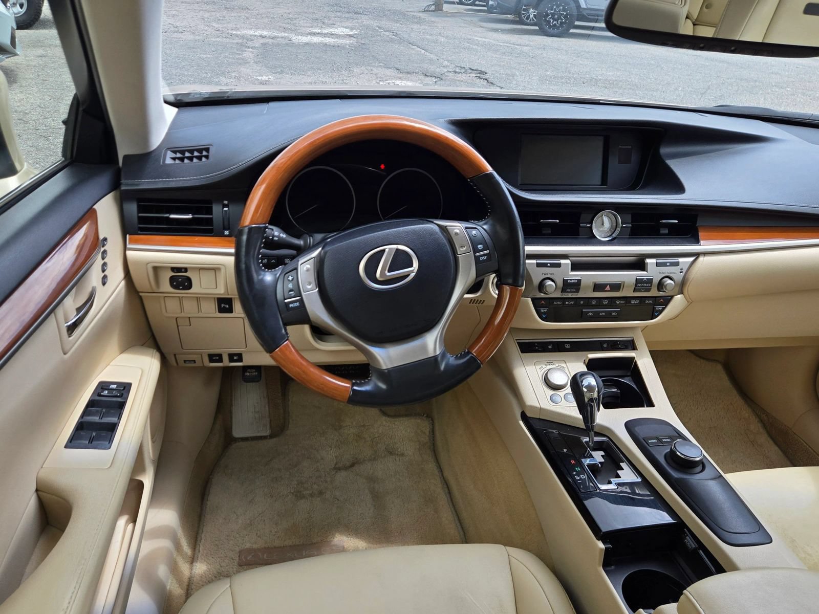 Used 2013 Lexus ES 300h w/ Premium Pkg FWD image 5