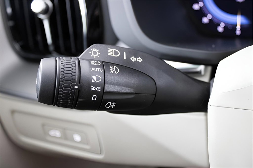 Certified 2025 Volvo XC60 T8 Core w/ Protection Package Premier image 19