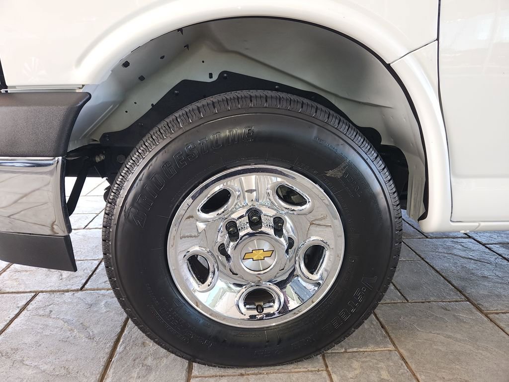 Used 2025 Chevrolet Express 3500 LT w/ LT Preferred Equipment Group image 31