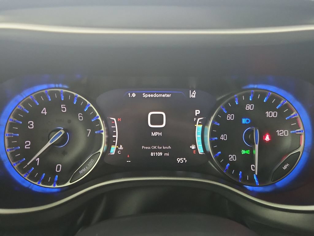 Used 2025 Chrysler Pacifica Select AWD/4WD image 26