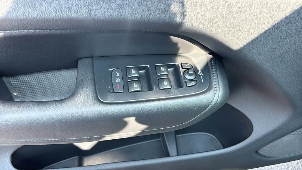 Certified 2025 Volvo XC60 B5 Plus AWD/4WD image 12