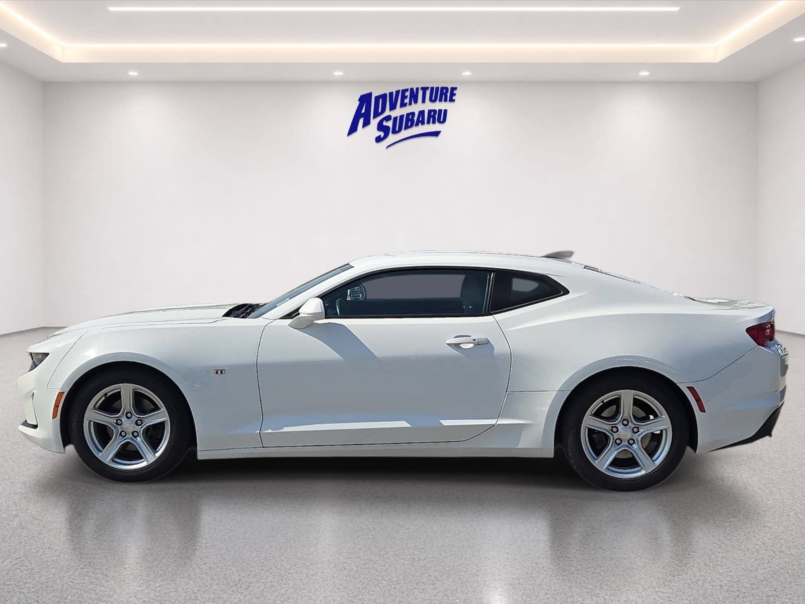 Used 2023 Chevrolet Camaro LT RWD image 4