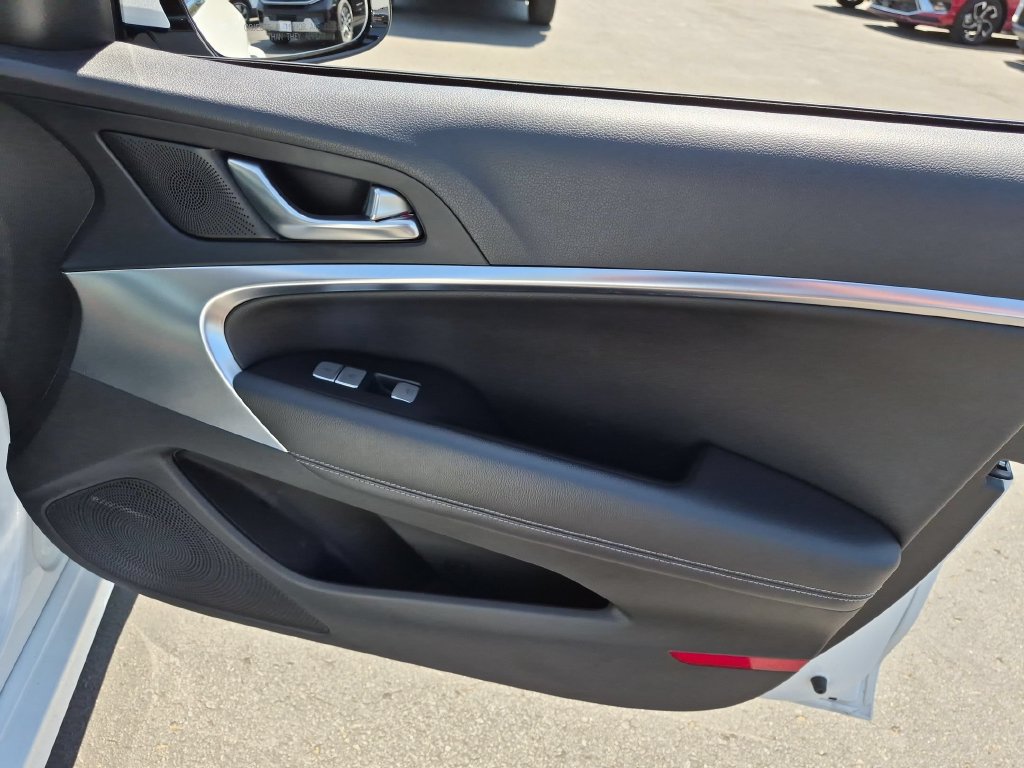 Used 2025 Genesis G70 2.5T RWD image 33
