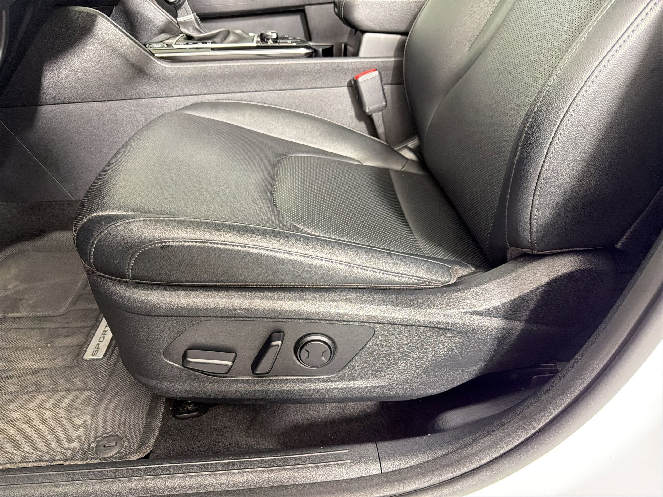 Used 2024 Kia Sportage EX image 11