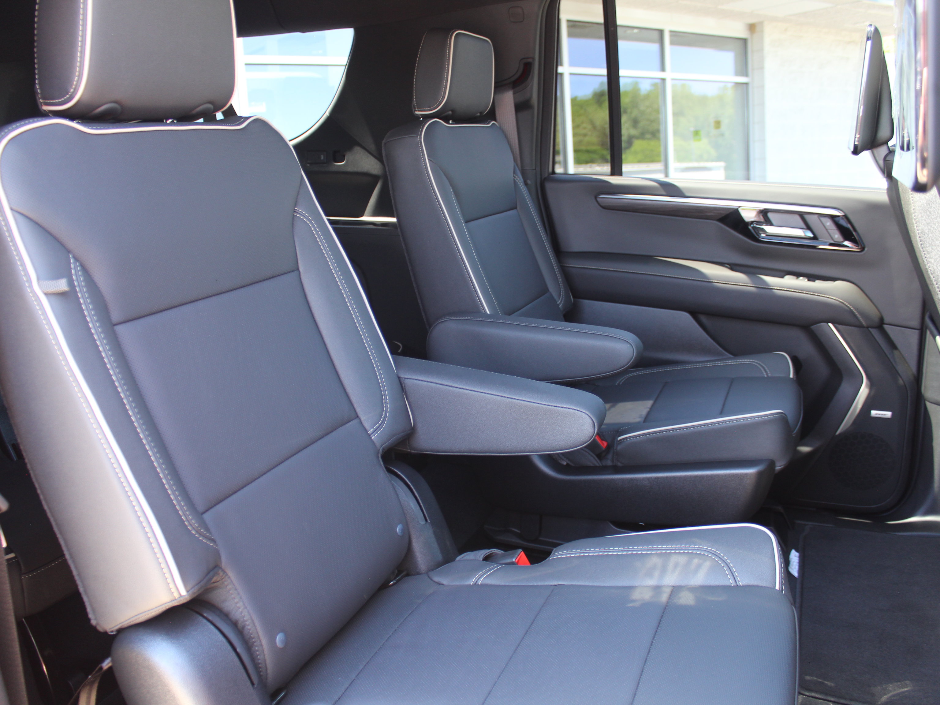 New 2026 Chevrolet Suburban Premier AWD/4WD image 18