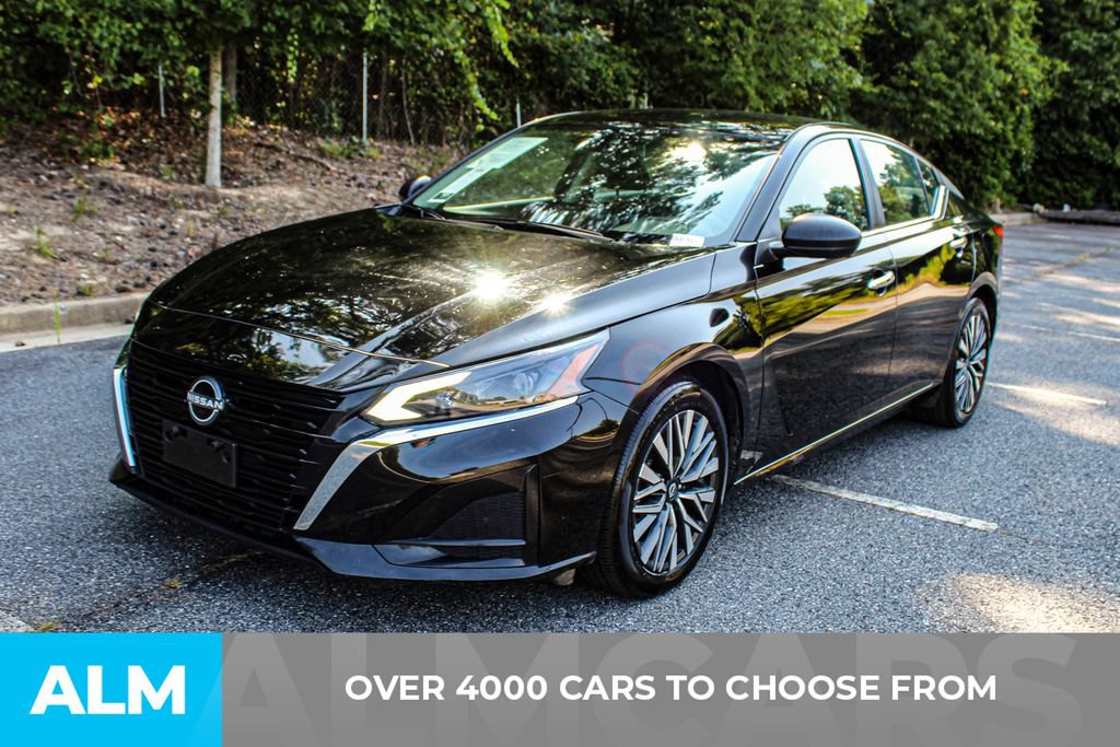 Used 2025 Nissan Altima 2.5 SV FWD image 2