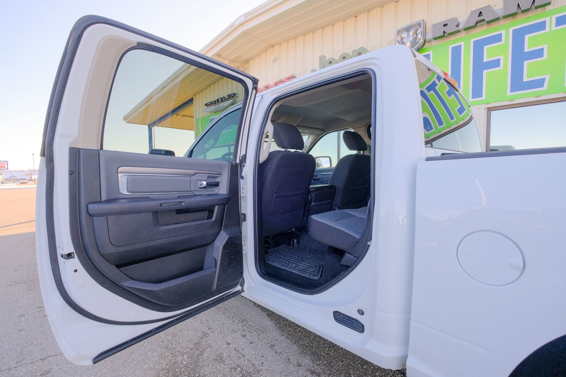 Used 2023 RAM 1500 Classic SLT w/ Electronics Group image 31