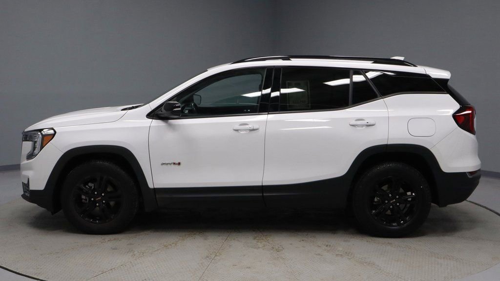 Used 2022 GMC Terrain AT4 w/ Infotainment Package II image 9