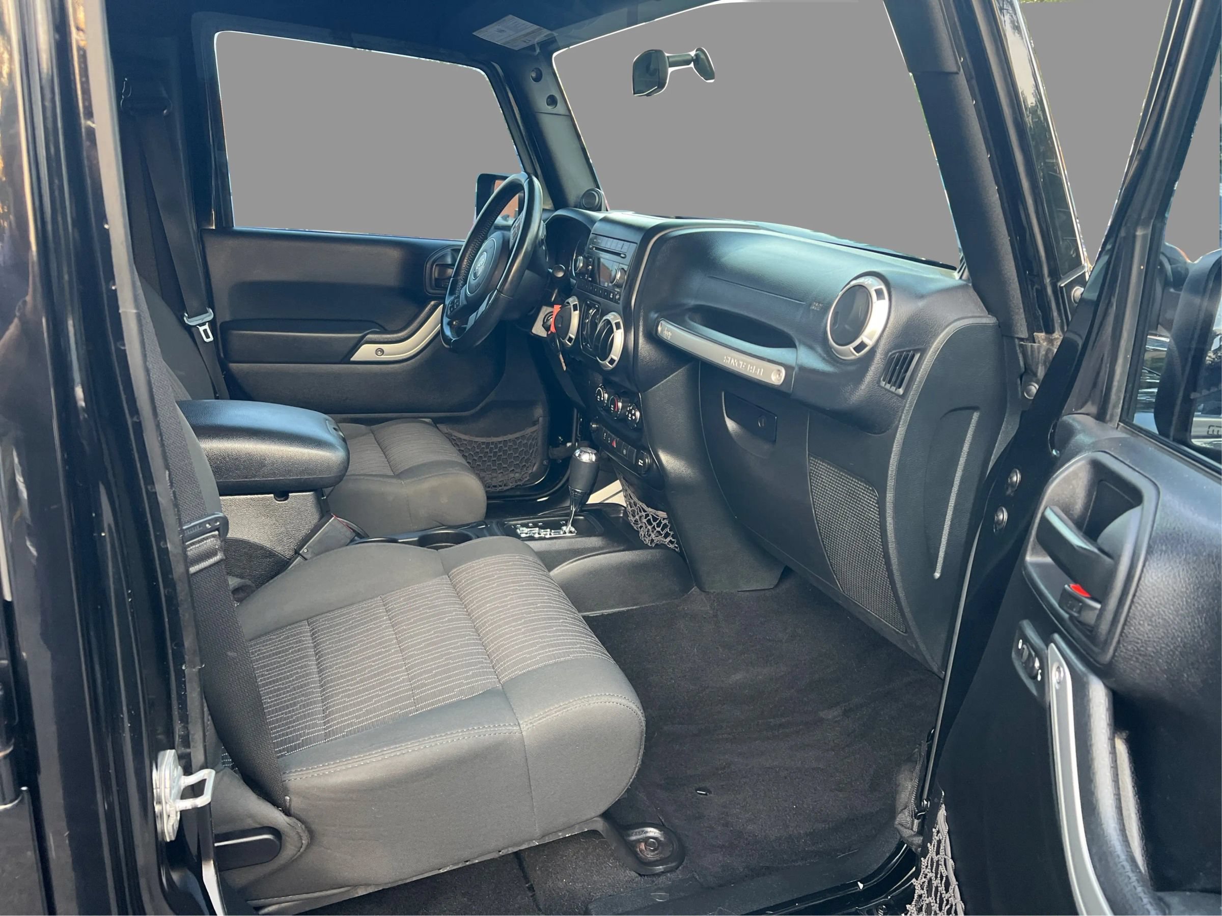 Used 2012 Jeep Wrangler Unlimited Sahara w/ Connectivity Group AWD/4WD image 24
