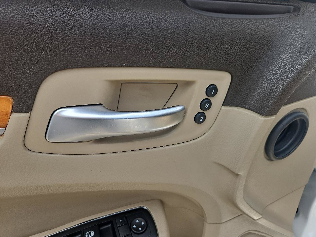 Used 2014 Chrysler 300 C w/ Beats Audio Group AWD/4WD image 18
