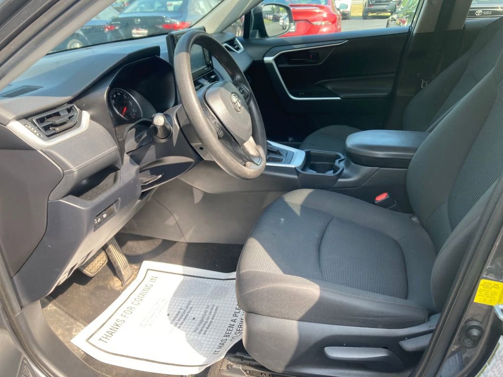 Used 2020 Toyota RAV4 LE image 11