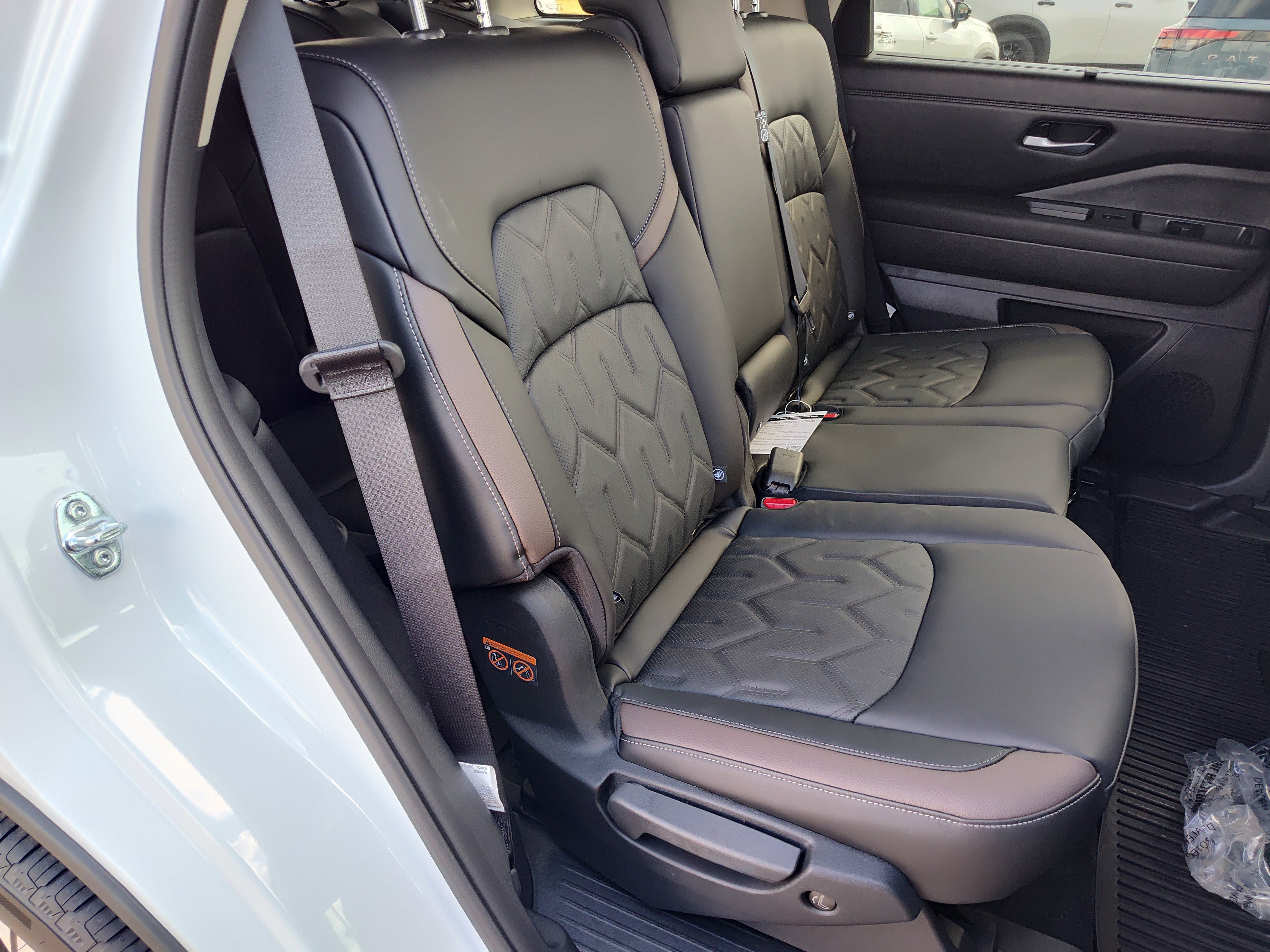 New 2026 Nissan Pathfinder Platinum image 14