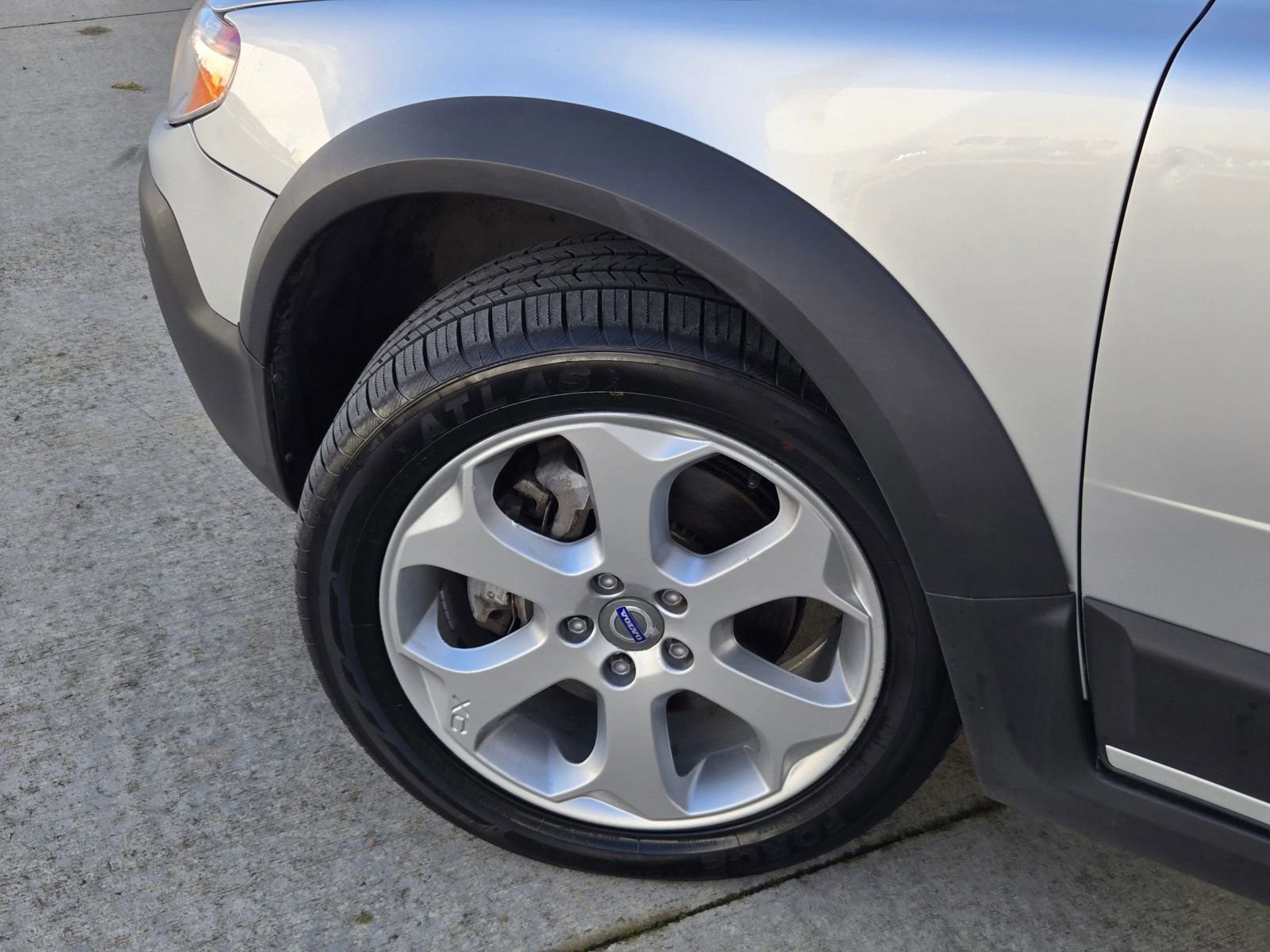 Used 2016 Volvo XC70 T5 Premier w/ Proximity Package image 36