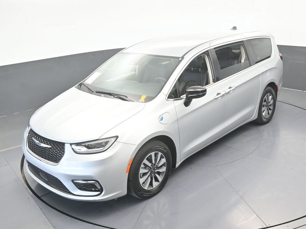 Used 2024 Chrysler Pacifica Select image 51