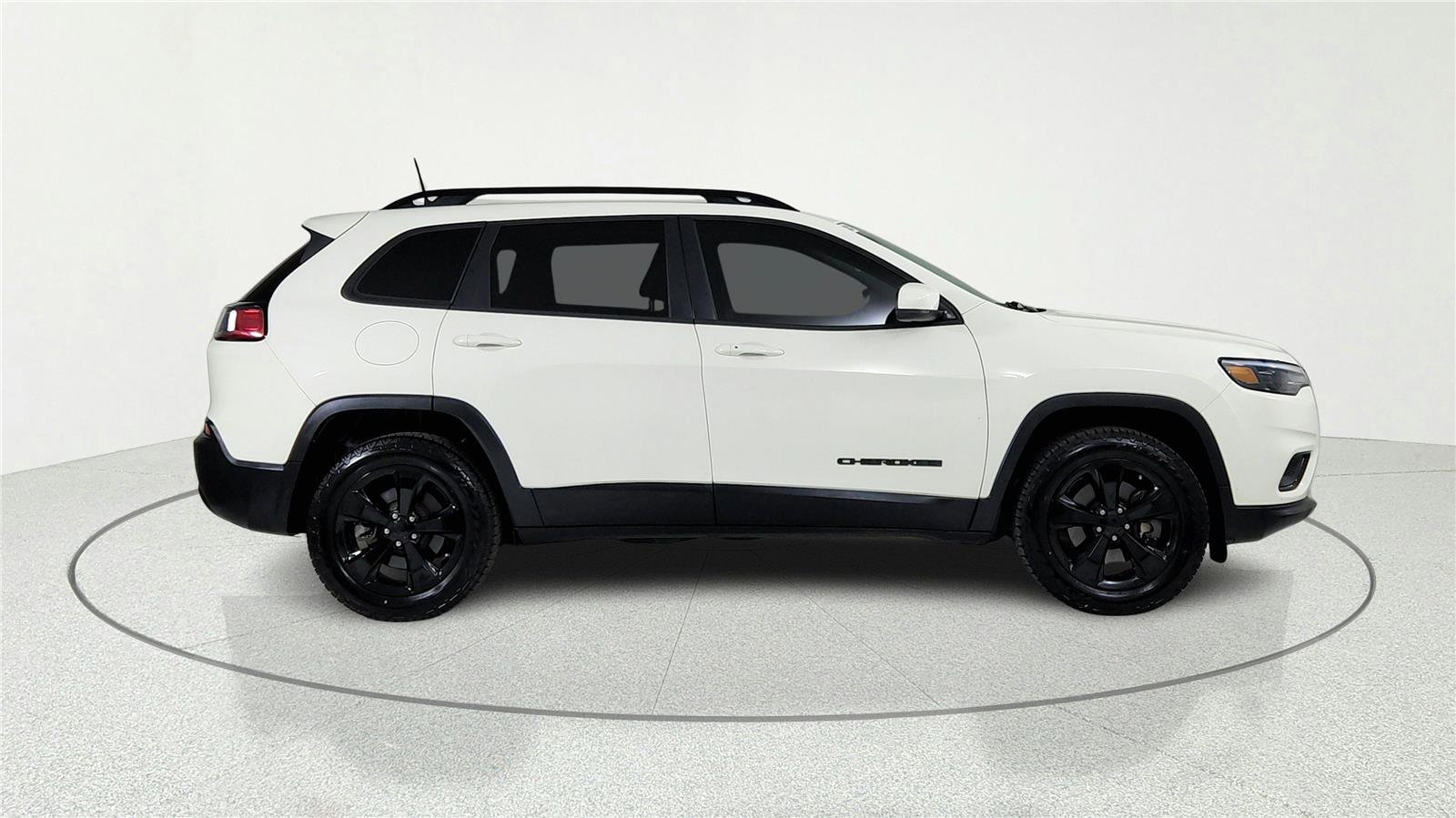 Used 2019 Jeep Cherokee Latitude Plus AWD/4WD image 2