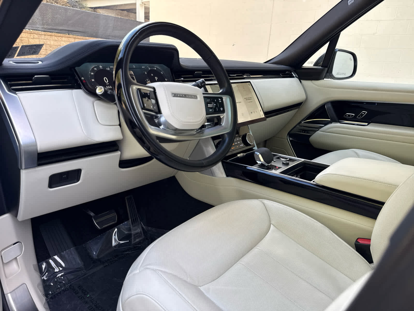 Certified 2023 Land Rover Range Rover SE image 11