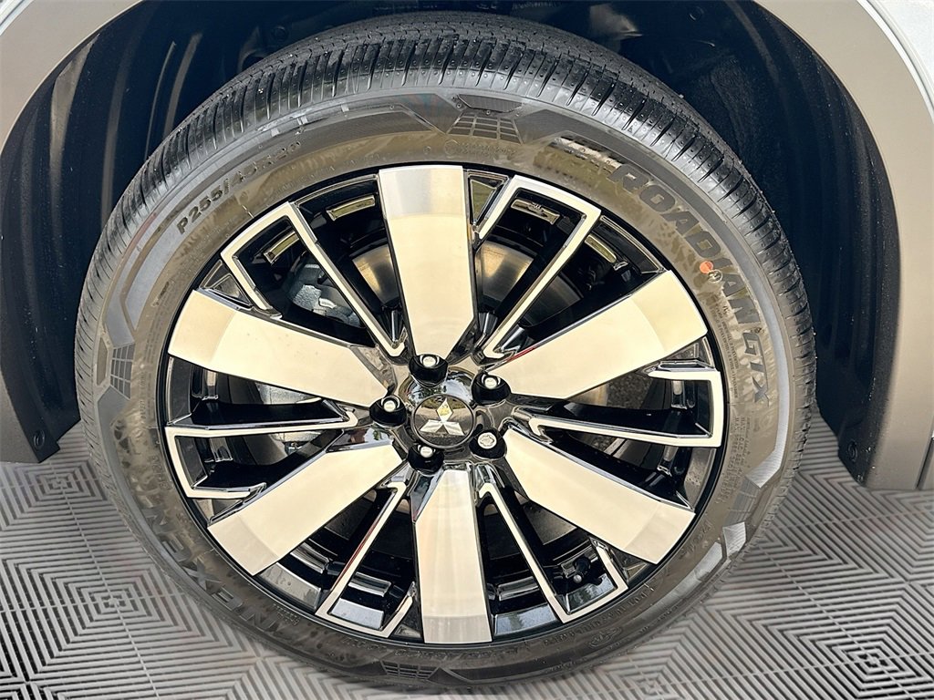 New 2026 Mitsubishi Outlander SE image 32