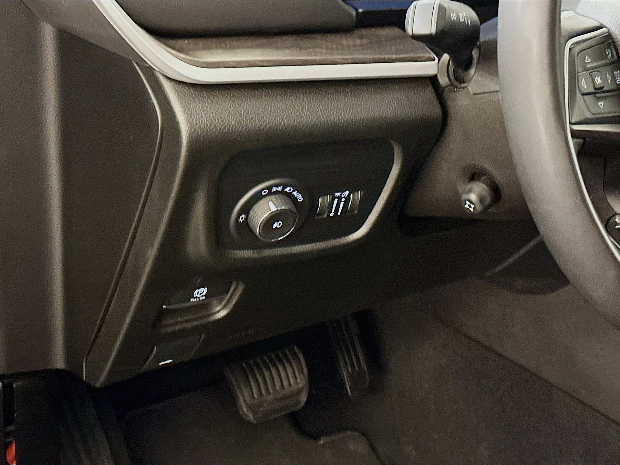 Used 2024 Jeep Grand Cherokee L Limited w/ Luxury Tech Group II image 17