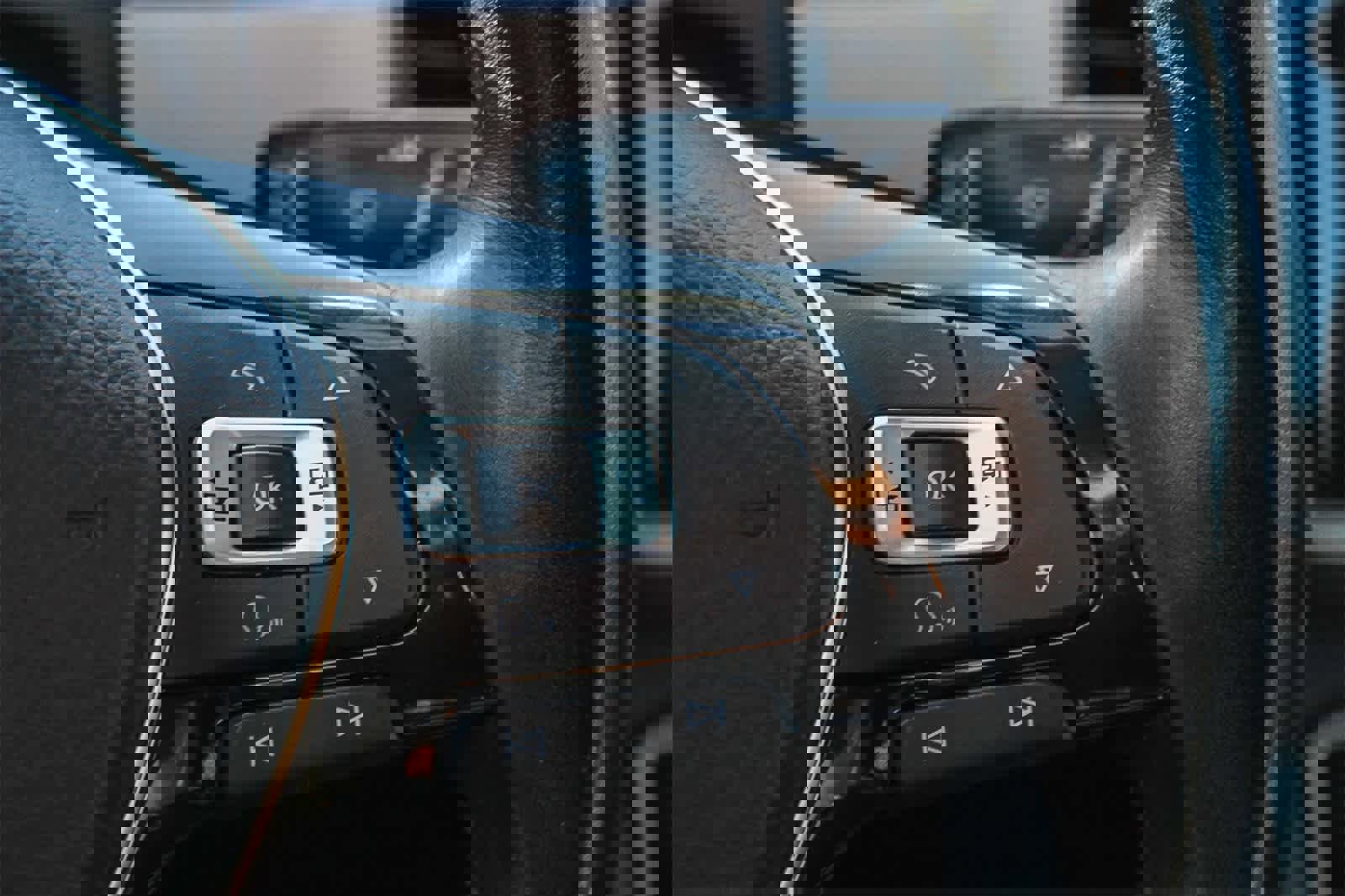 Used 2018 Volkswagen Atlas SEL Premium image 32