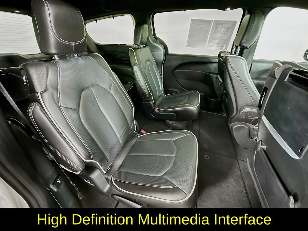 Used 2023 Chrysler Pacifica Limited w/ Uconnect Theater Family Group image 38