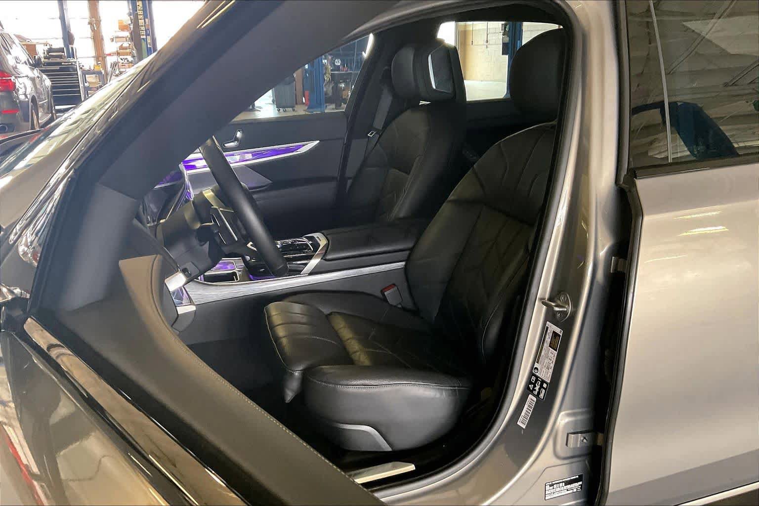 Certified 2024 BMW 760i xDrive AWD/4WD image 7