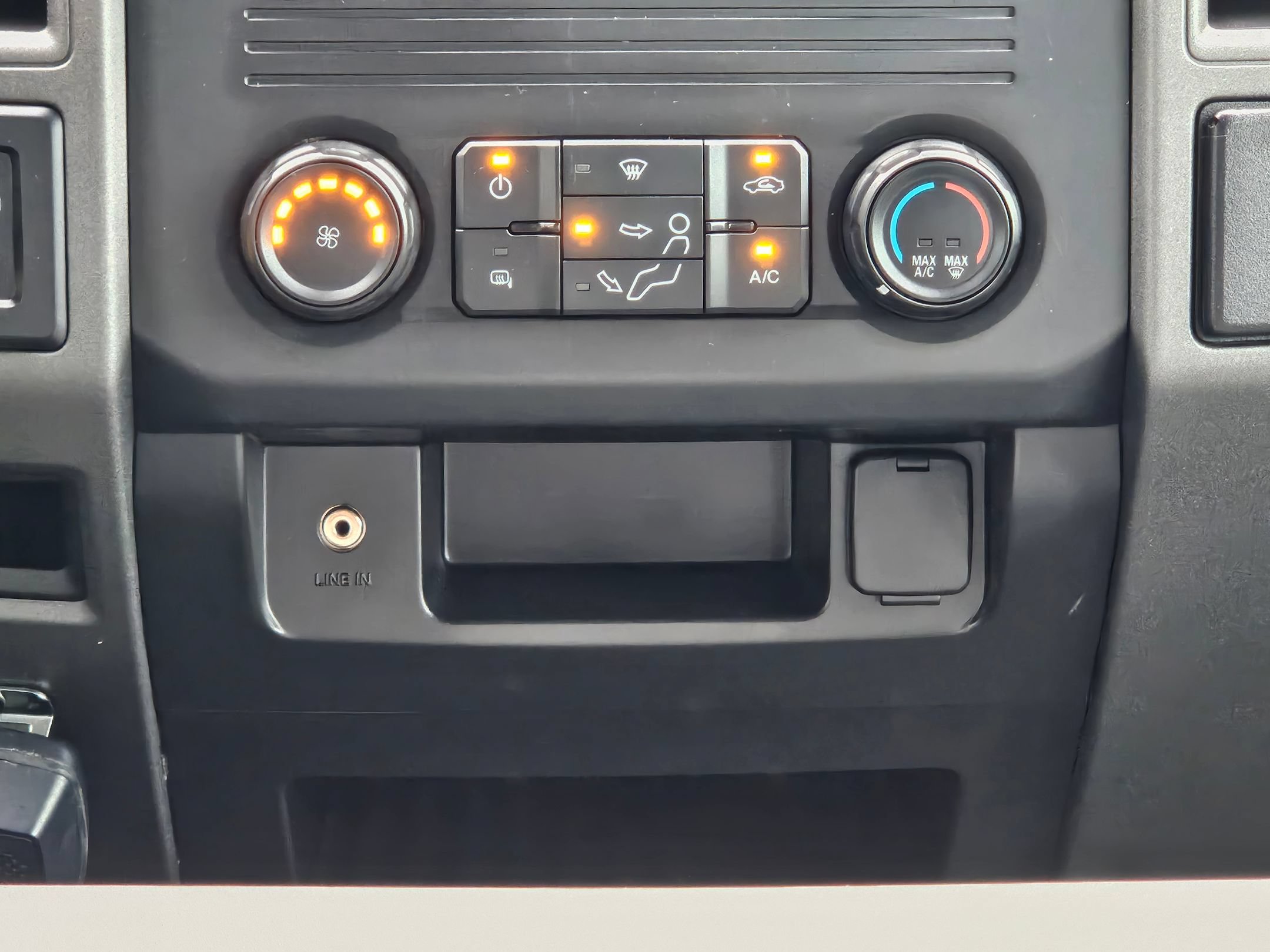 Used 2019 Ford F250 XL w/ Power Equipment Group AWD/4WD image 13