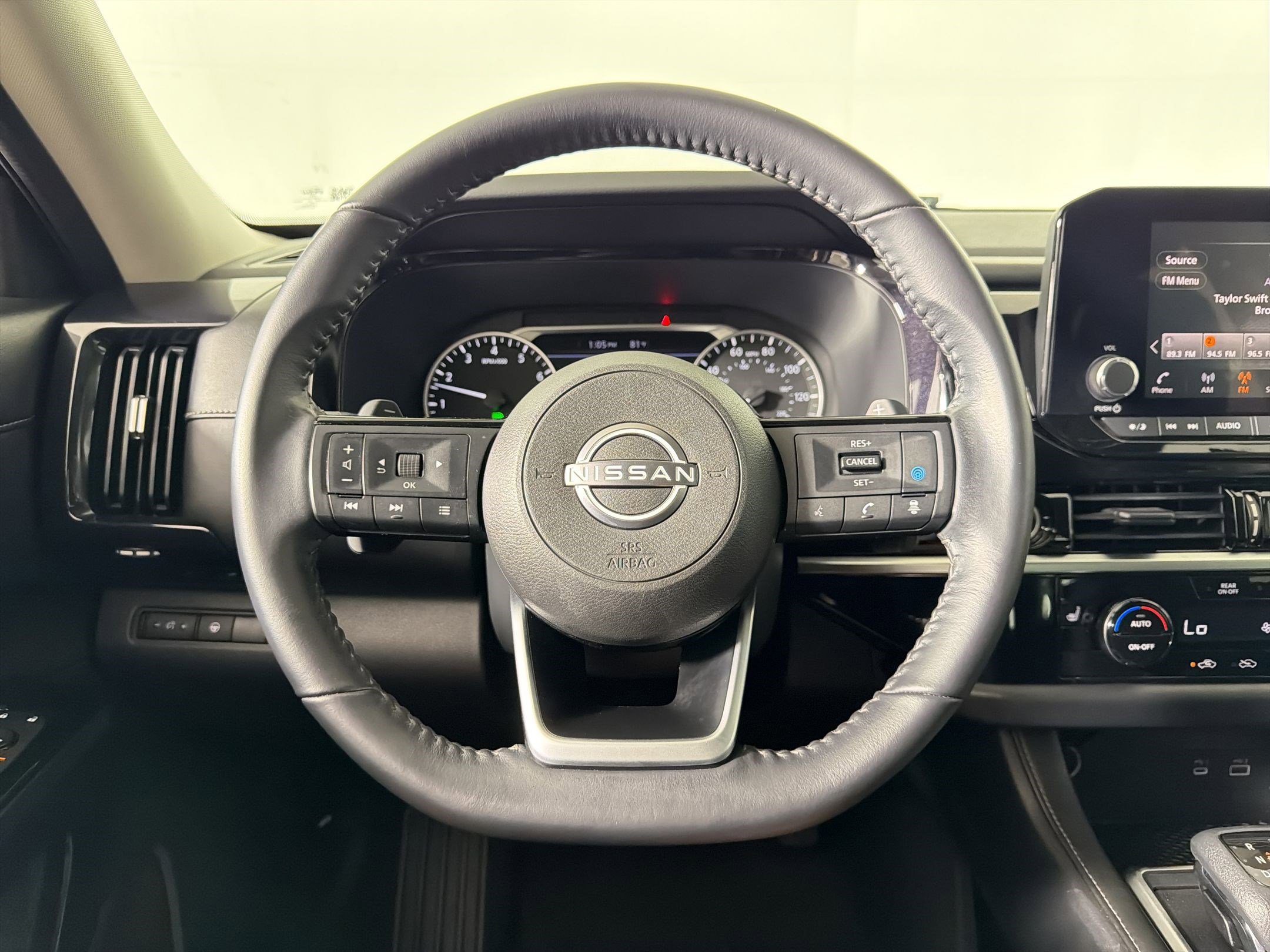 Used 2022 Nissan Pathfinder SV image 15