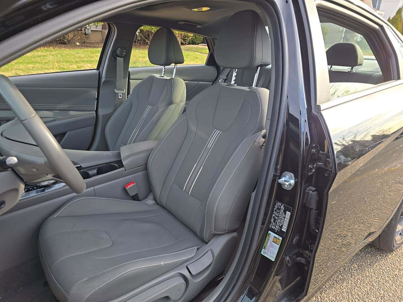 Used 2025 Hyundai Elantra SEL image 5