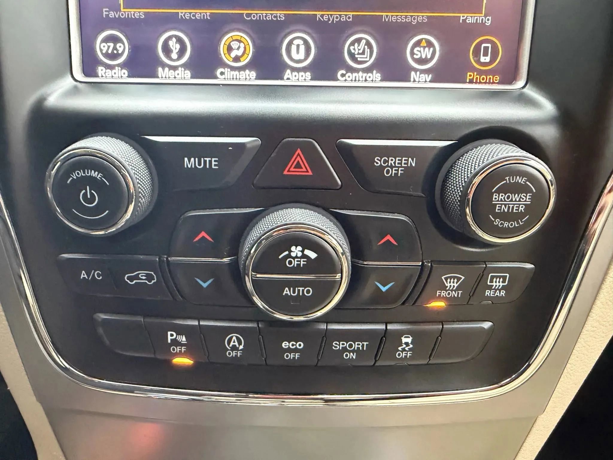 Used 2018 Jeep Grand Cherokee Limited w/ Trailer Tow Group IV image 18