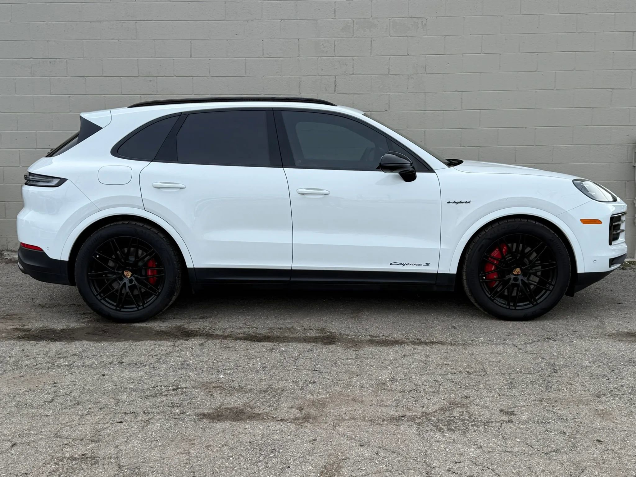 Used 2025 Porsche Cayenne S w/ Premium Package Plus image 16