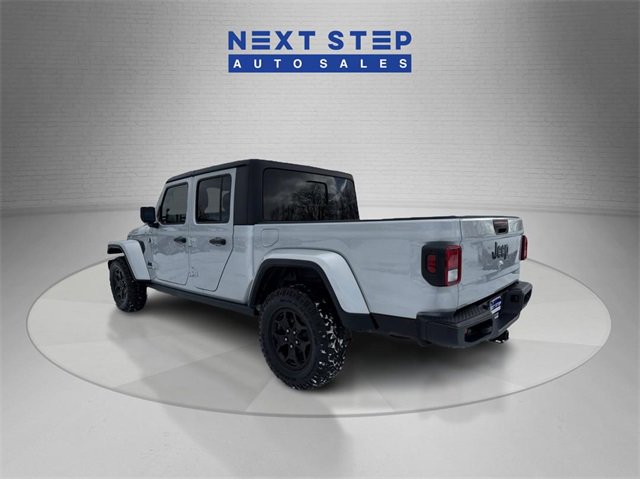 Used 2022 Jeep Gladiator Willys image 5