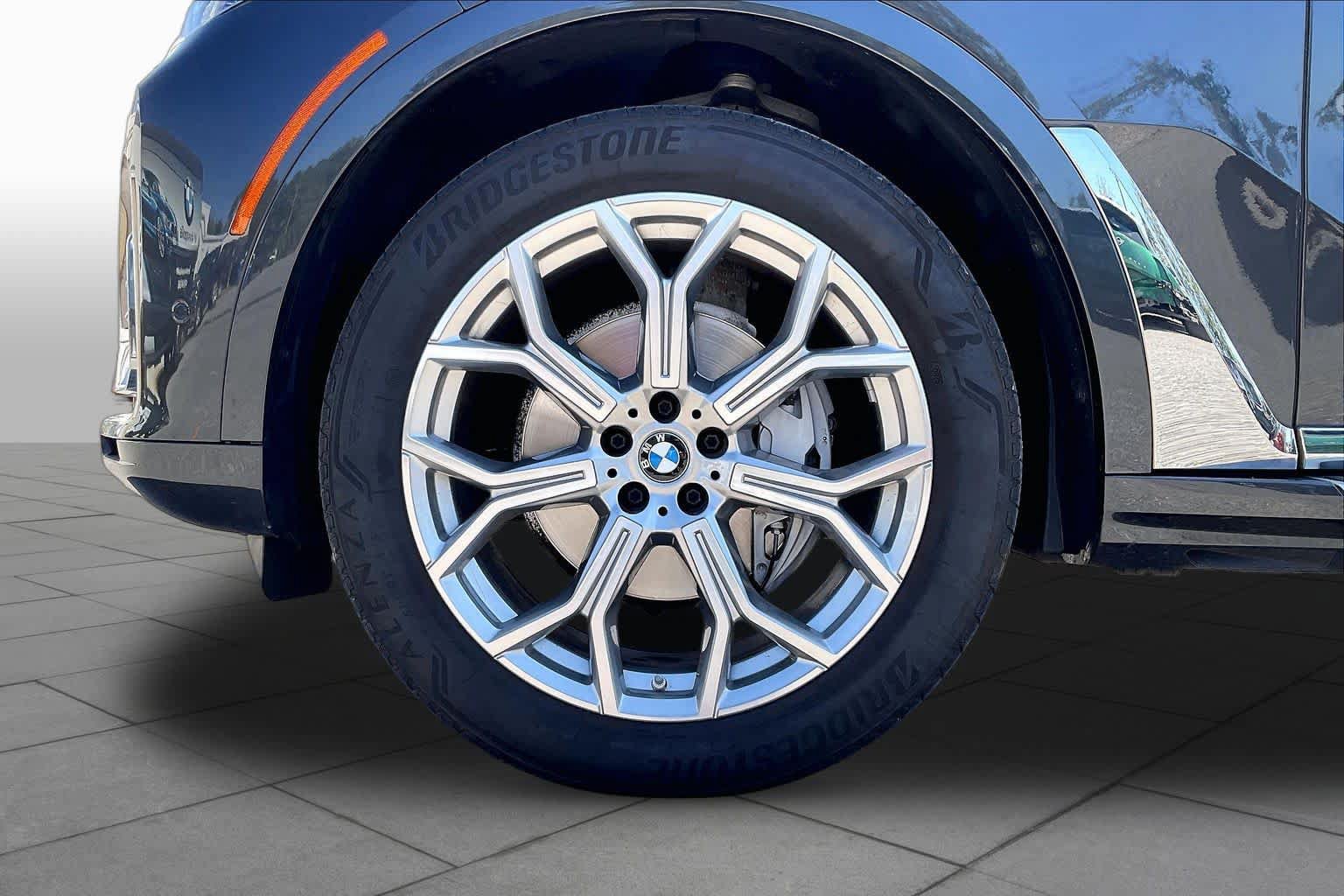 Used 2022 BMW X7 xDrive40i w/ Premium Package AWD/4WD image 10