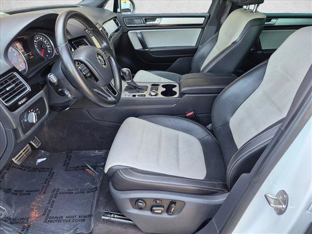 Used 2017 Volkswagen Touareg Wolfsburg Edition AWD/4WD image 16