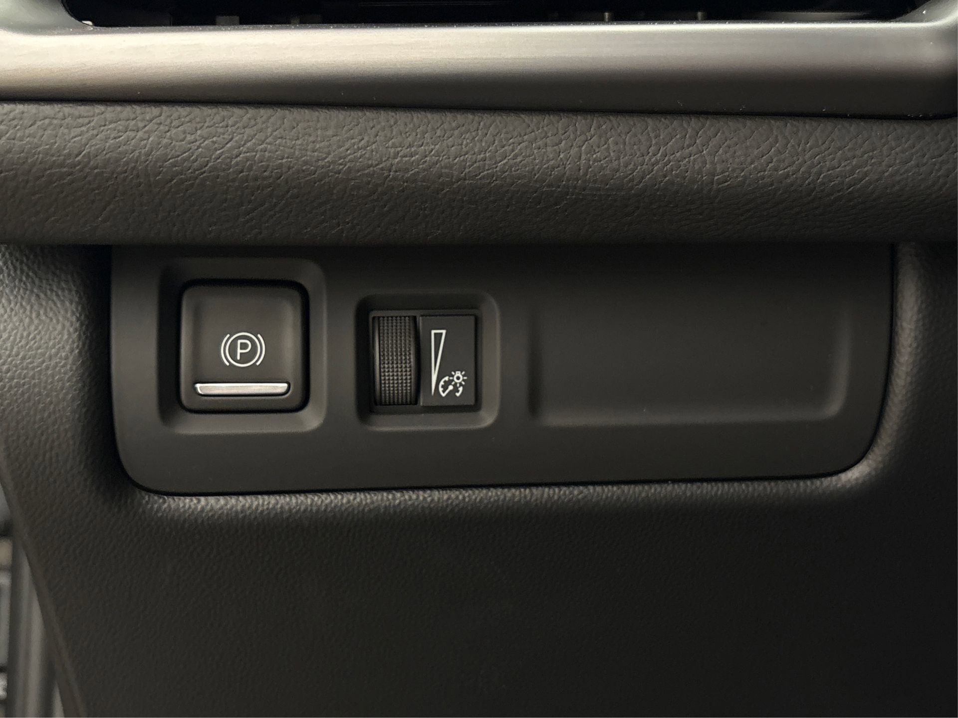 New 2025 Cadillac XT4 Sport w/ LPO, Bronce Accent Package image 20