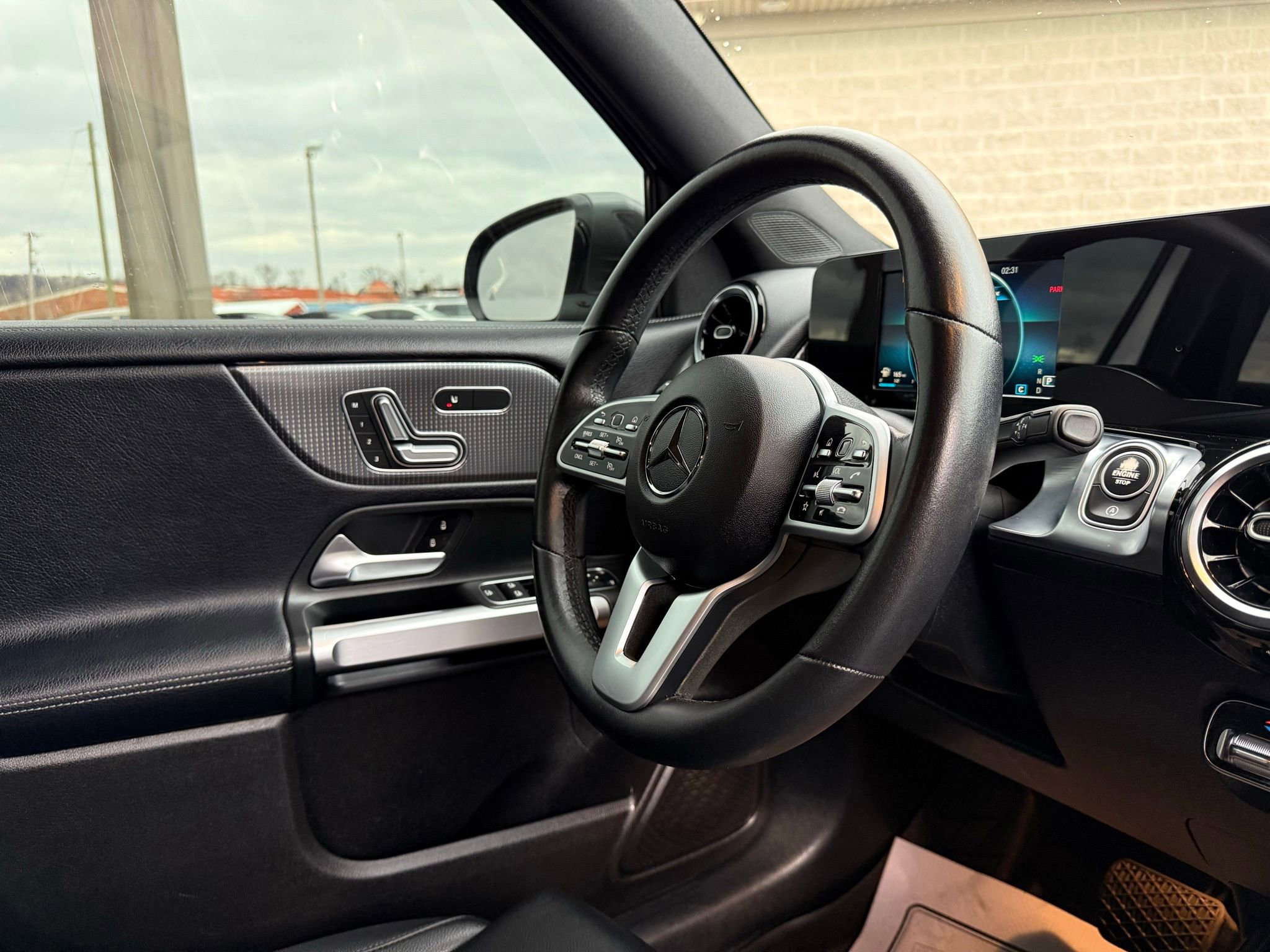 Used 2020 Mercedes-Benz GLB 250 4MATIC image 28