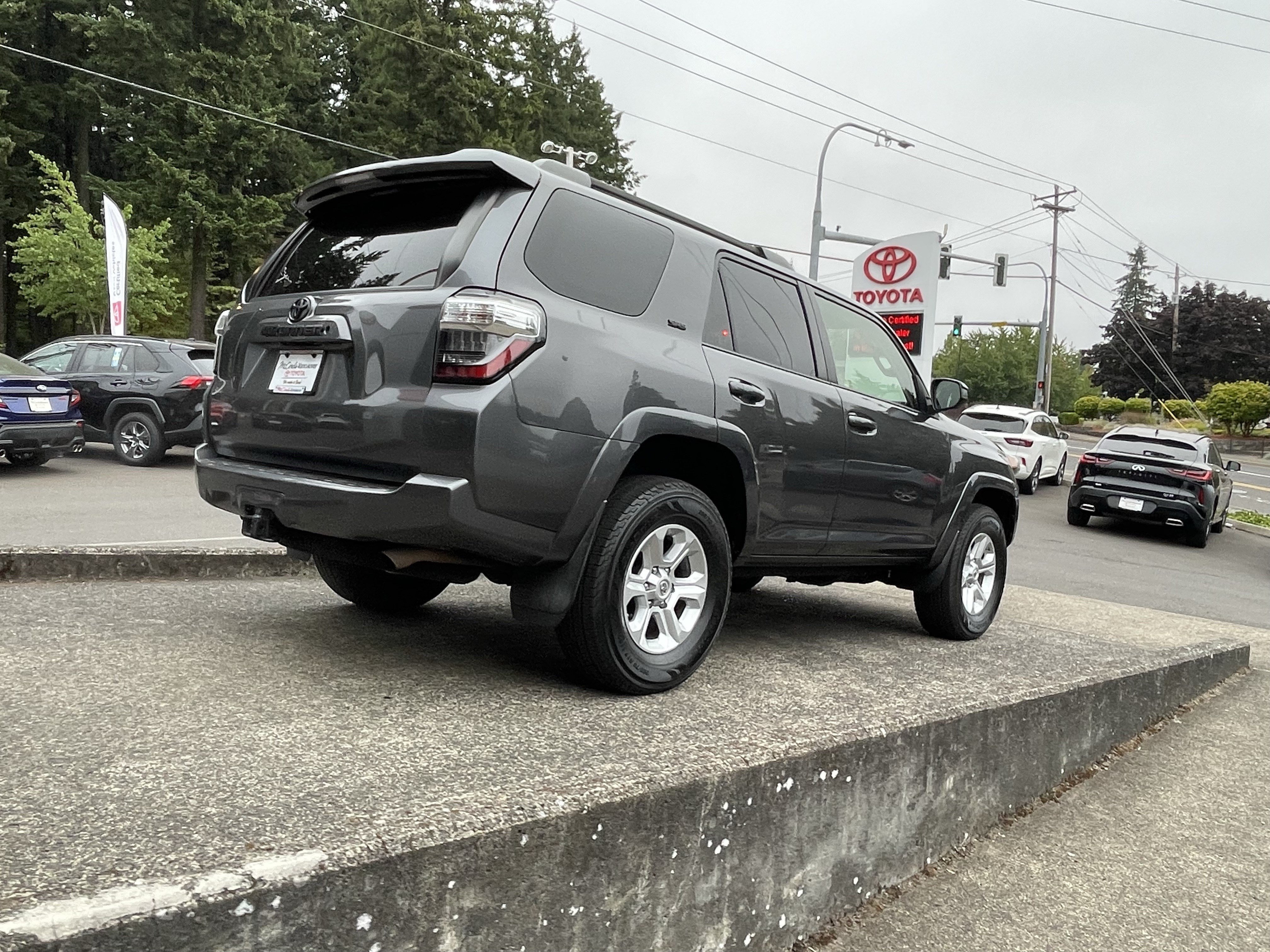 Certified 2019 Toyota 4Runner SR5 AWD/4WD image 9