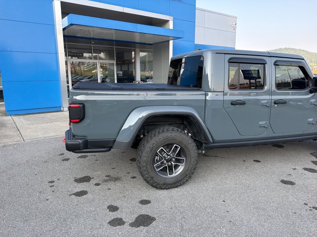 Used 2024 Jeep Gladiator Mojave AWD/4WD image 4