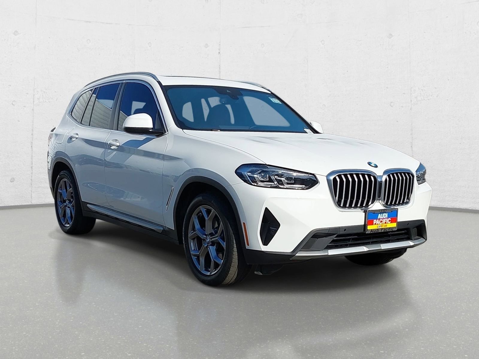 Used 2024 BMW X3 sDrive30i w/ Premium Package RWD image 3