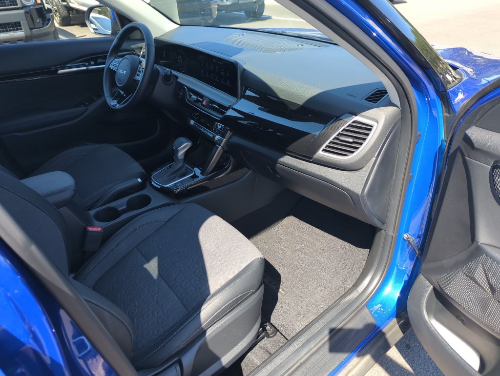 Used 2025 Kia Seltos S FWD image 34